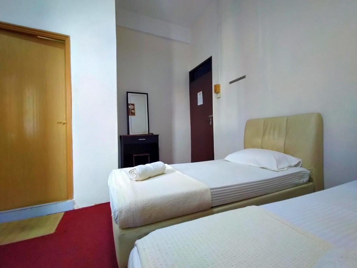 Spot On 89994 Rz Gold Hotel Kuala Kerai Exterior photo